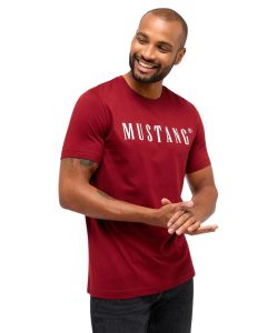 Mustang T-Shirt Print Austin in roter Syrah Färbung