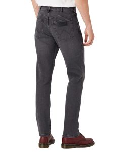 Herren Jeans Larsten von Wrangler in Blackout 