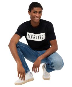 Mustang Print T-Shirt Austin aus Baumwolle in Schwarz