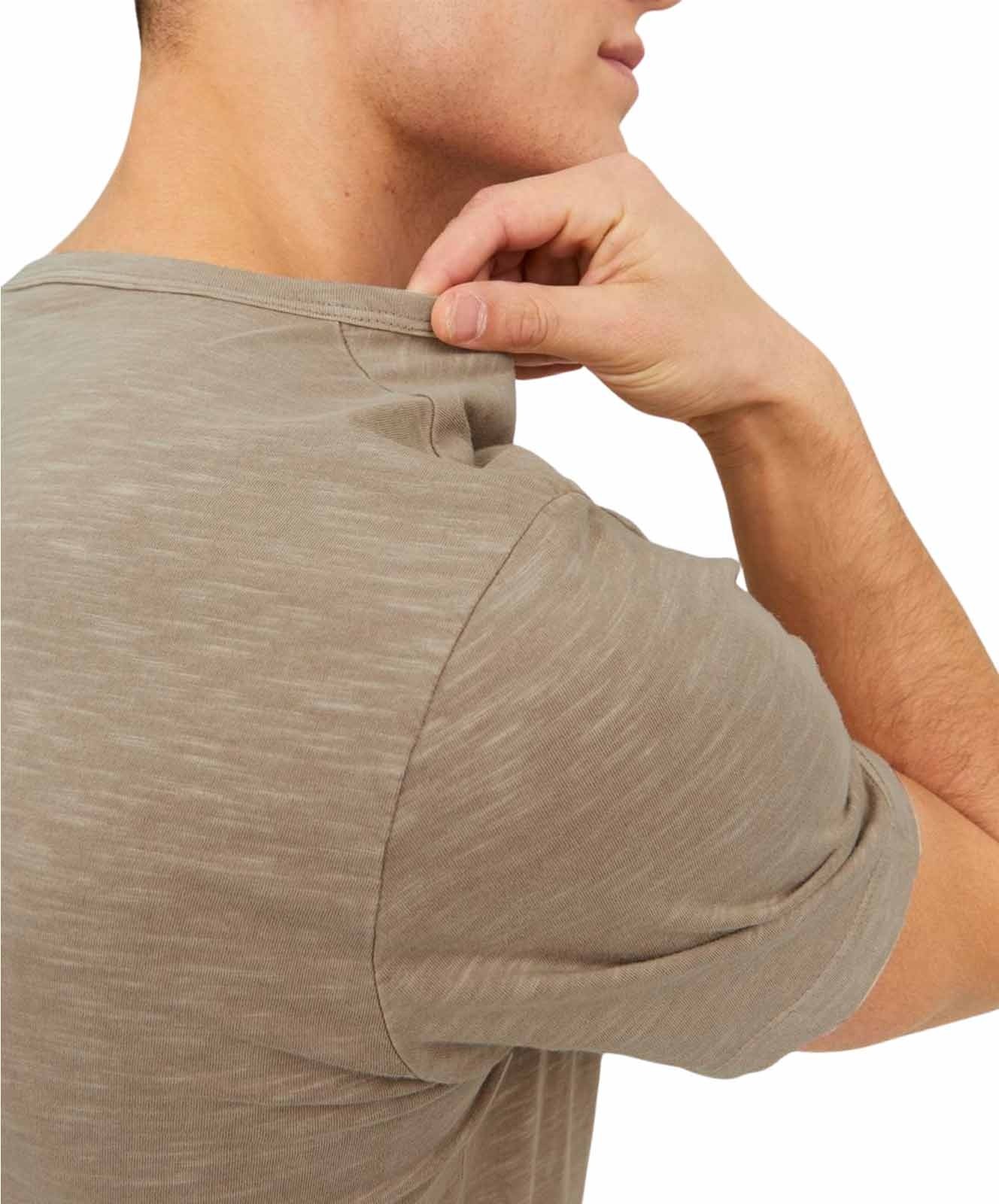 Herren Shirt Split Neck Tee von Jack & Jones in Crockery